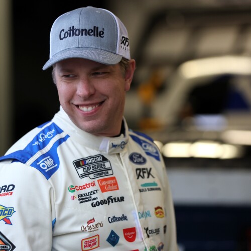 世体-维尼修斯多次挑衅对方球迷 却从未因此吃牌